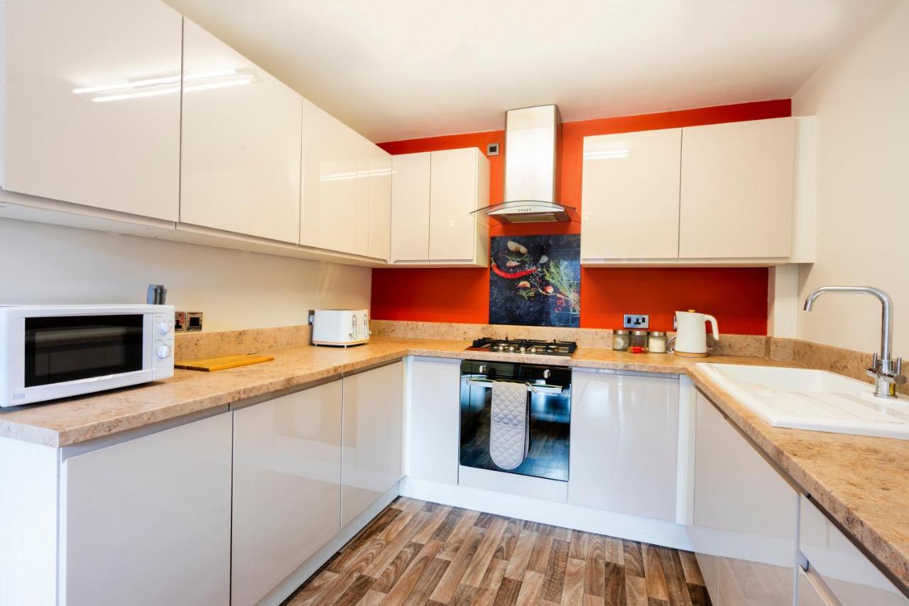 Bright & Modern 4 Bedroom Townhouse Стаффорд Экстерьер фото